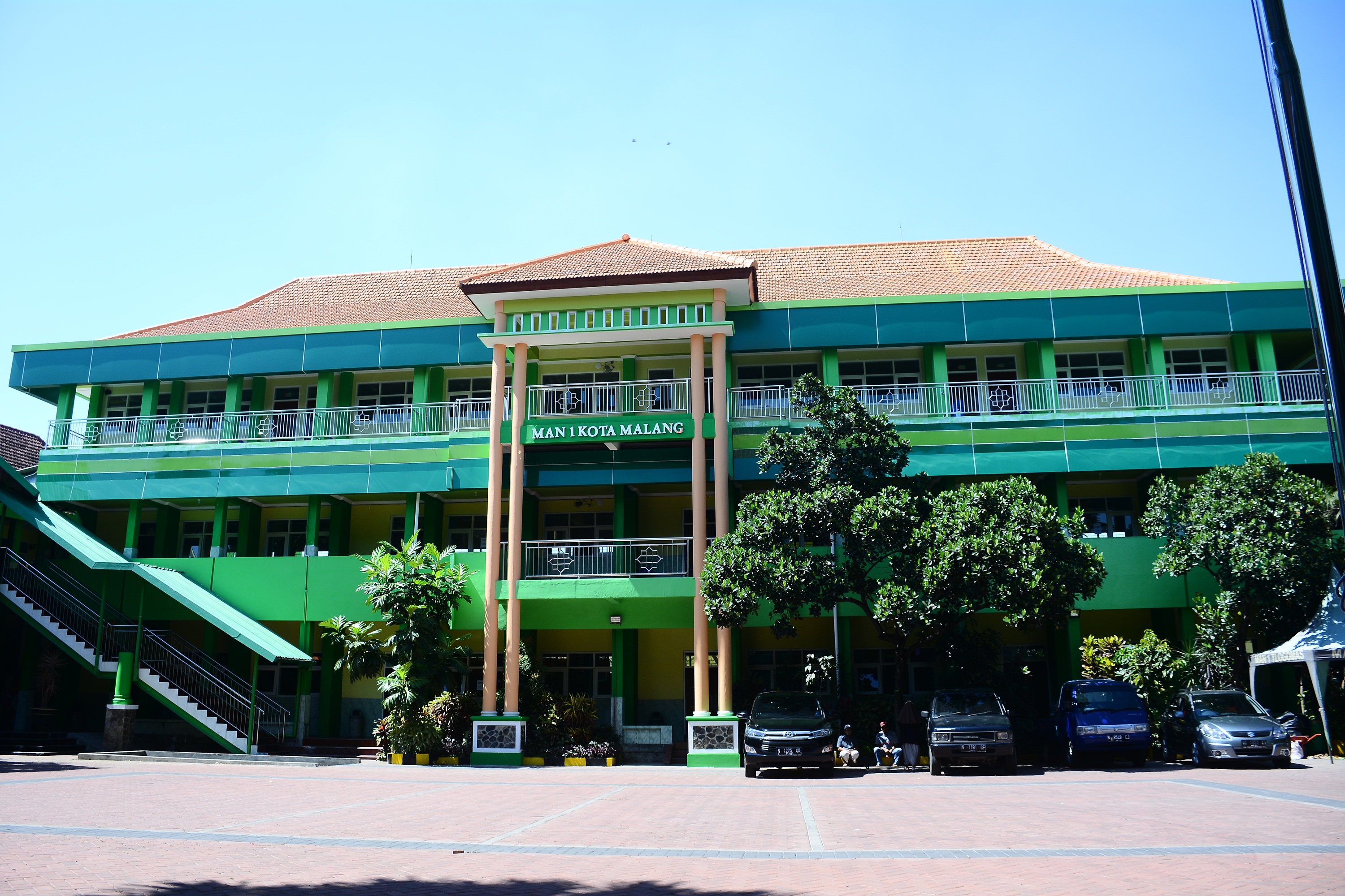 Background MAN 1 Kota Malang